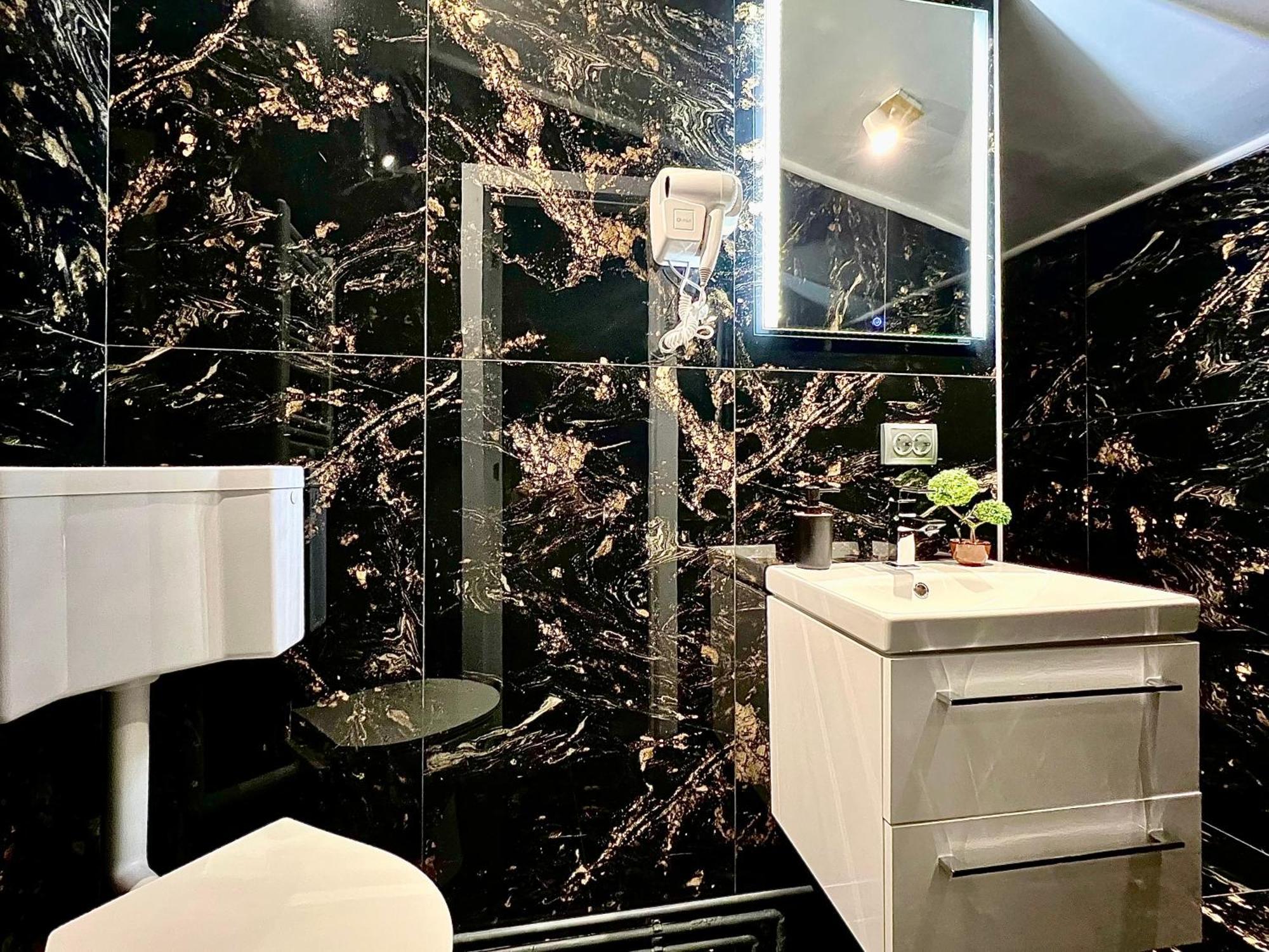 Luxor - Jacuzzi&Cozy Apartments Сибиу Екстериор снимка